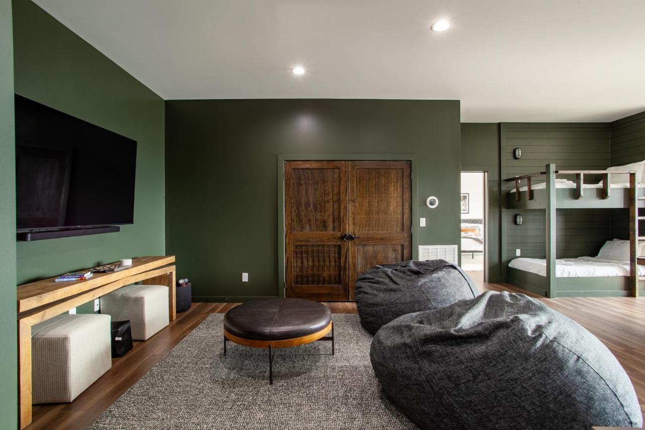 3 Pines Lodges Luxury Mountain View Hot Tub Сивиървил Екстериор снимка